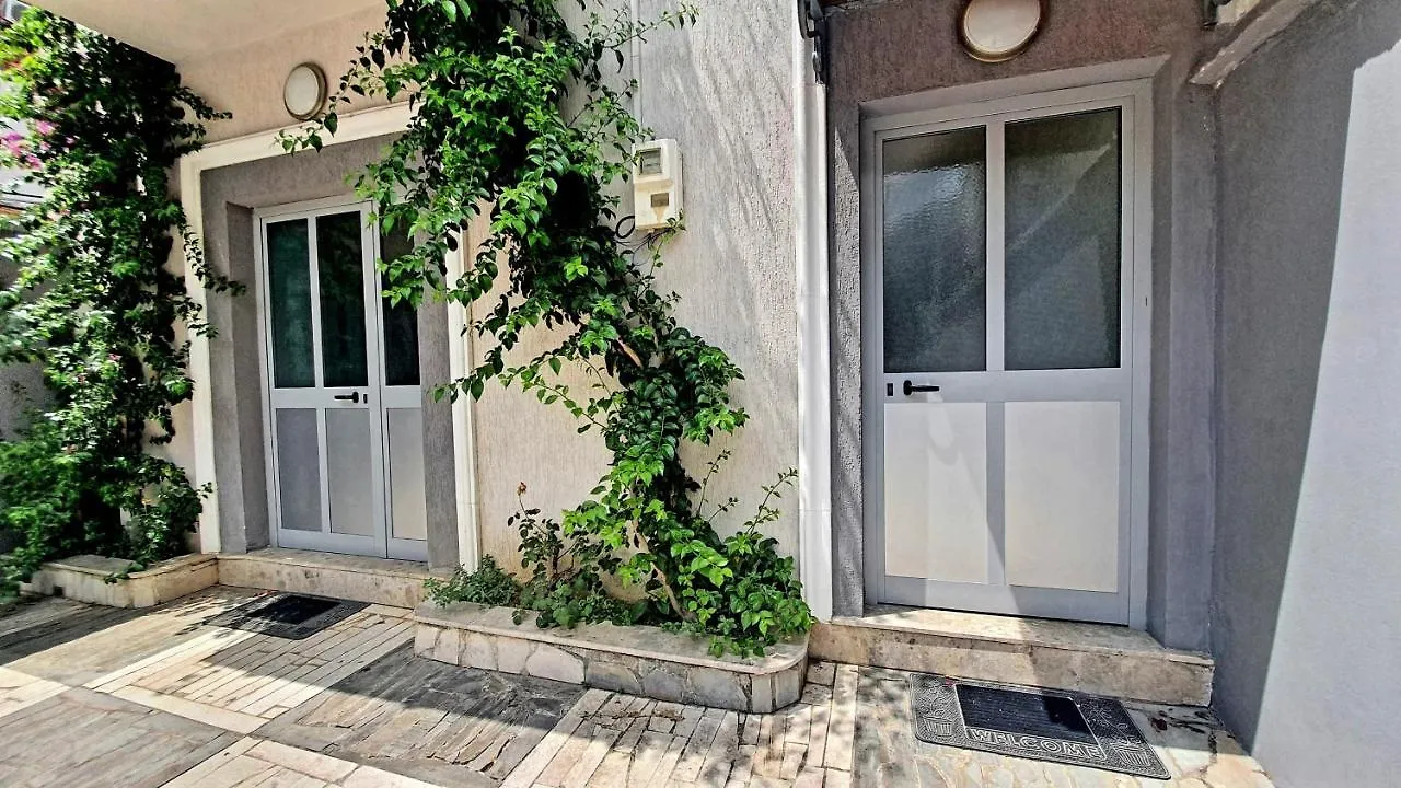 Apartment A Cheerful Villa With Free Parking Space Tirana